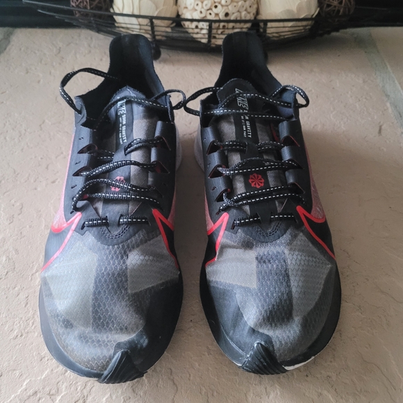 Size 9 Nike Zoom Gravity Black Red Gray Men Sneakers - Picture 1 of 7